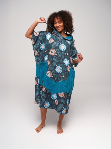 AI-PVCREWS25-FLORAL-BLUE
