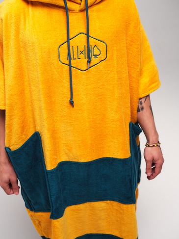 AI-PVCREWS25-GOLD-GREEN